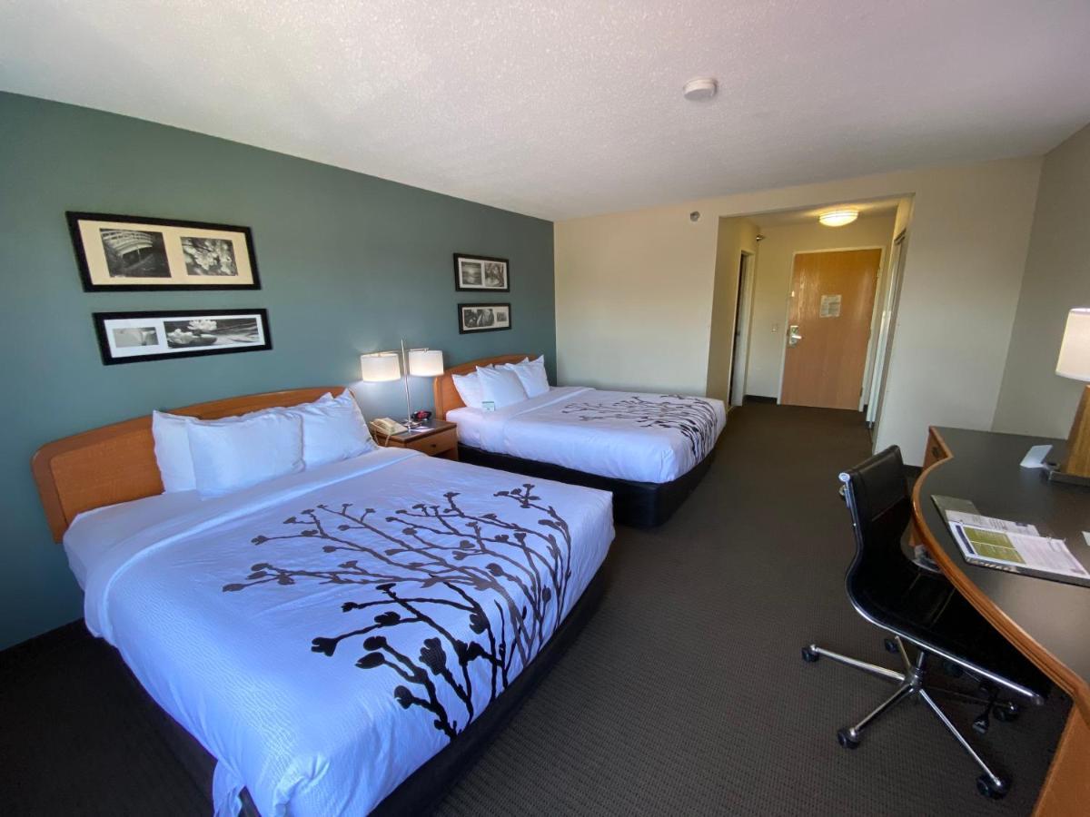 Queen Room Two Queen Beds Non-Smoking